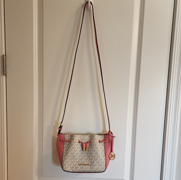 Michael Kors Blush and Cream Signature Crossbody Bag - Picture 1 of 11